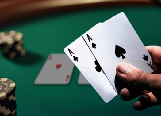 Bàn Poker trực tuyến với các vòng cược tiêu chuẩn